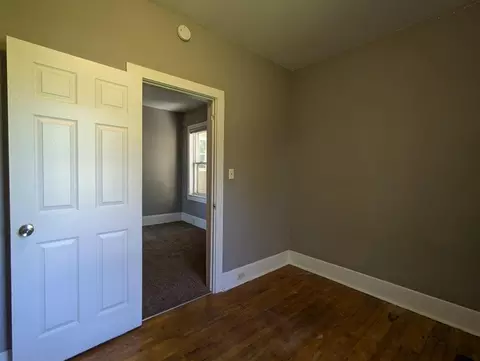 Bedroom - 417 W 5th St, Duluth, MN 55806 photo 3 of 9