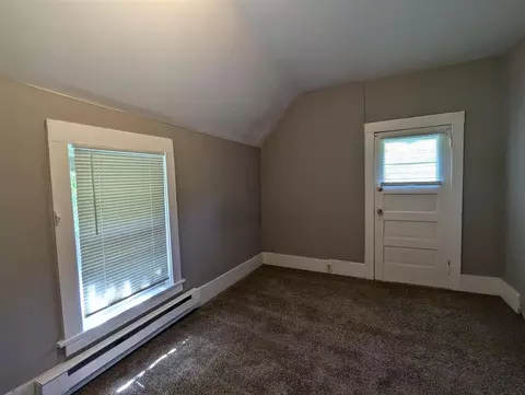 Bedroom - 417 W 5th St, Duluth, MN 55806 photo 8 of 9