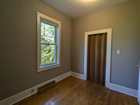Bedroom - 417 W 5th St, Duluth, MN 55806 photo 2 of 9