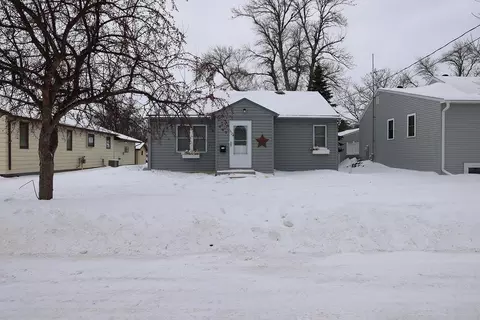 307 10 12 St N, Wahpeton, ND 58075