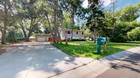 3003 Greenbrier St, Little Canada, MN 55117