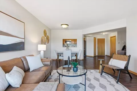 2425 E Franklin Ave #212, Minneapolis, MN 55406