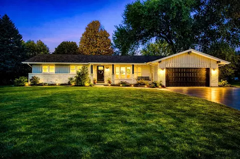 2430 Jewel Ln N, Plymouth, MN 55447