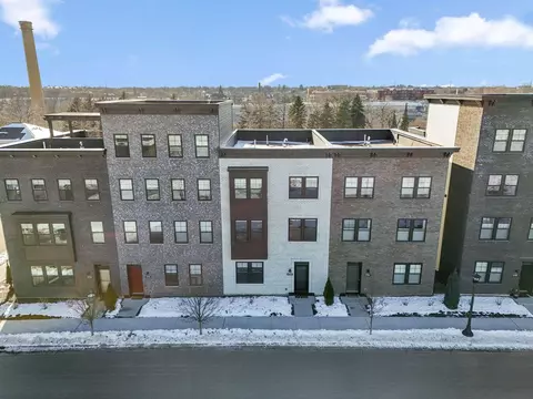 879 Woodlawn Ave #B, Saint Paul, MN 55116