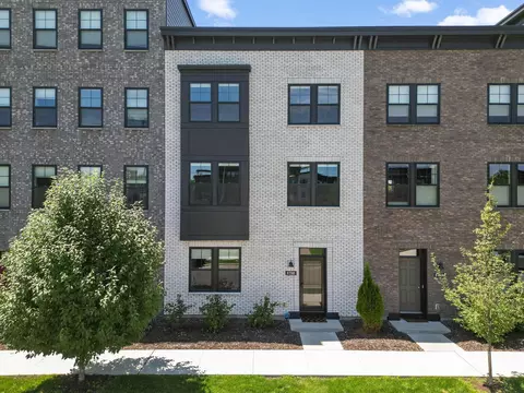 879 Woodlawn Ave #B, Saint Paul, MN 55116