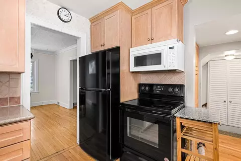 Kitchen - 2815 E 2nd St, Duluth, MN 55812 photo 4 of 4