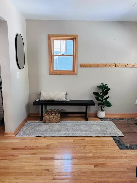 Entry Way - 2815 E 2nd St, Duluth, MN 55812 photo 3 of 4