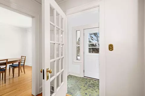 Entry Way - 2815 E 2nd St, Duluth, MN 55812 photo 2 of 4