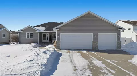 3641 Fillmore St S, Fargo, ND 58104