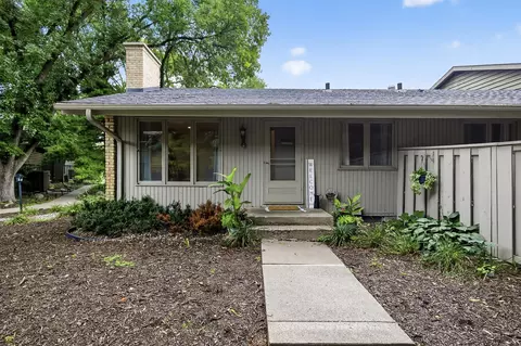 44 Walden St, Burnsville, MN 55337