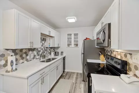 9143 Highway 55 #102, Golden Valley, MN 55427