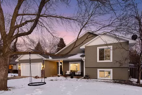 8581 Flamingo Dr, Chanhassen, MN 55317