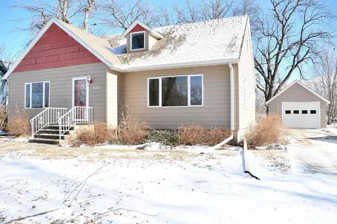 1102 Grand Ave, Worthington, MN 56187