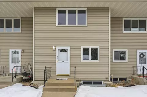 618 Oak Park Ln, Hopkins, MN 55343