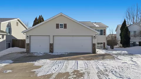 3324 39th Ave S, Fargo, ND 58104