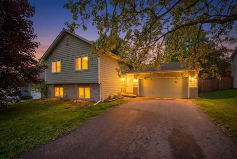 12967 Eagle Bluff Dr, Burnsville, MN 55337