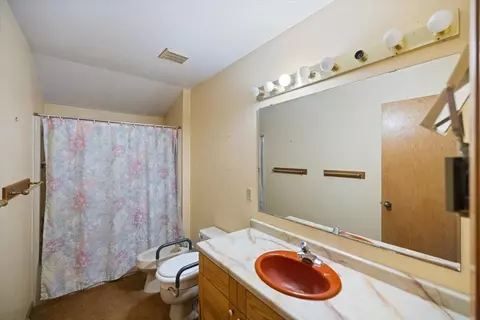Bath - 5617 47th St SE, Saint Cloud, MN 56304 photo 3 of 3
