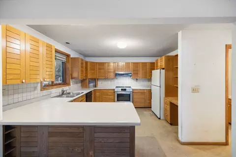 Kitchen - 5617 47th St SE, Saint Cloud, MN 56304 photo 4 of 6
