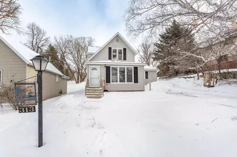 313 3rd St SE, Pelican Rapids, MN 56572