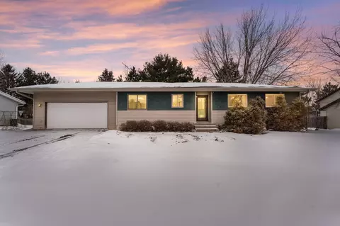 6126 Cougar Trl, North Branch, MN 55056