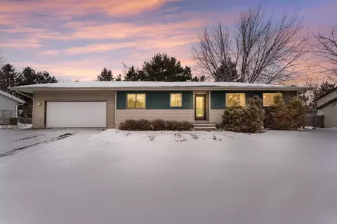 6126 Cougar Trl, North Branch, MN 55056