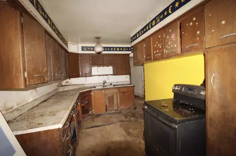 Kitchen - 2869 Exeter St, Duluth, MN 55806 photo 1 of 2