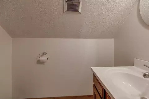 Bath - 4575 Crawford St, Brainerd, MN 56401 photo 2 of 3