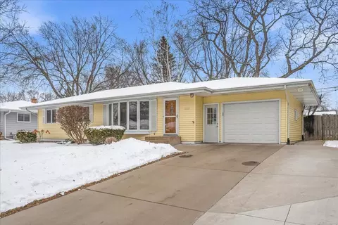 2620 Roth Pl, White Bear Lake, MN 55110