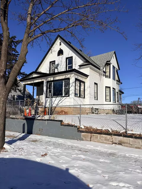 971 Aurora Ave, Saint Paul, MN 55104
