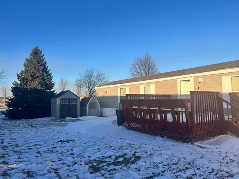 2004 Round Table Rd, North Mankato, MN 56003 photo 2