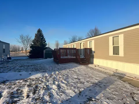 2004 Round Table Rd, North Mankato, MN 56003 photo 3