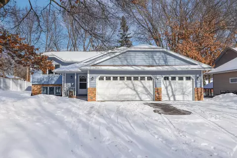 233 Pleasant Ridge Dr, Sauk Rapids, MN 56379