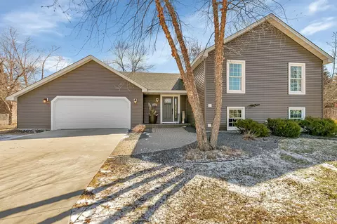 3890 Glacier Pl N, Plymouth, MN 55446