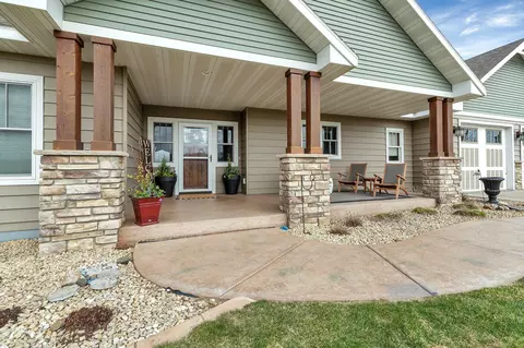 225 Alaina Pl NE, Sauk Rapids, MN 56379
