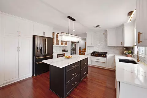 9046 Edinburgh Ln, Woodbury, MN 55125