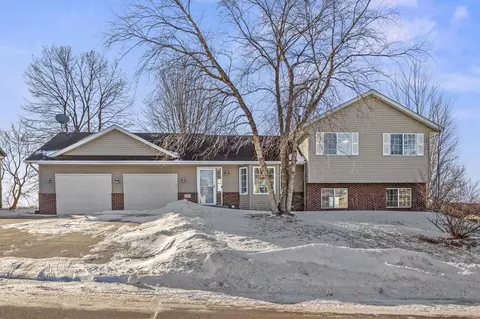 521 Upland Rd NW, Saint Michael, MN 55376