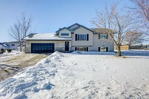37728 Hawthorne Ave, North Branch, MN 55056
