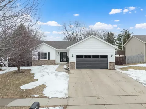 502 Maplebrook Dr NE, Stewartville, MN 55976