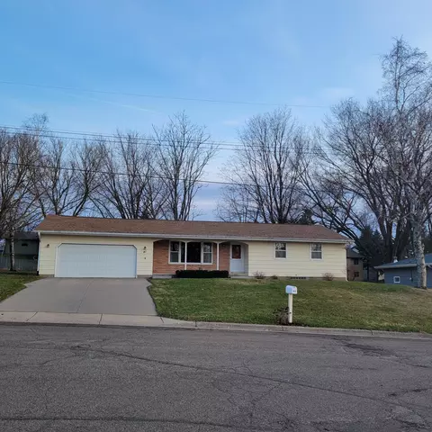 41 Jefferson Dr, Northfield, MN 55057