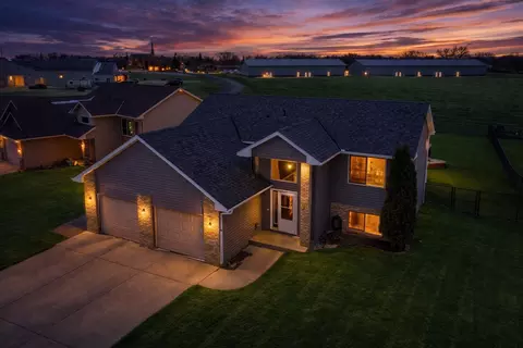 818 Cologne Ln, Waverly, MN 55390