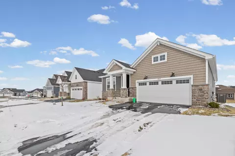 3825 Henna Ave N, Oakdale, MN 55128