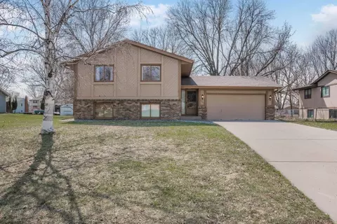6677 Countryside Dr, Eden Prairie, MN 55346