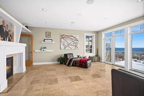 Living - 3725 N Ridge Rd, Duluth, MN 55804 photo 2 of 4