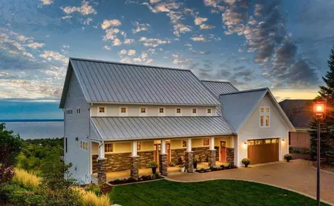 3725 N Ridge Rd, Duluth, MN 55804