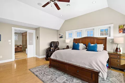 Bedroom - 3725 N Ridge Rd, Duluth, MN 55804 photo 3 of 7