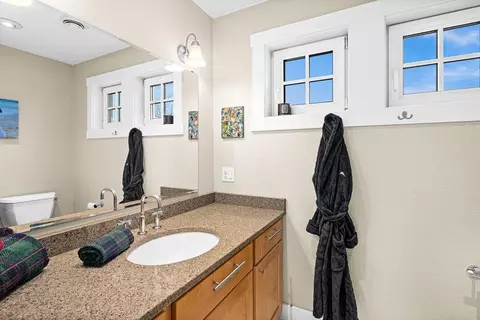 Bath - 3725 N Ridge Rd, Duluth, MN 55804 photo 2 of 4