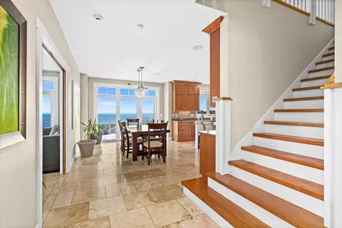 Entry Way - 3725 N Ridge Rd, Duluth, MN 55804 photo 2 of 4