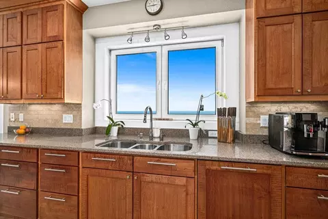 Kitchen - 3725 N Ridge Rd, Duluth, MN 55804 photo 4 of 7