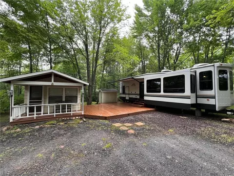 65 Pathfinder Village, Hinckley, MN 55037
