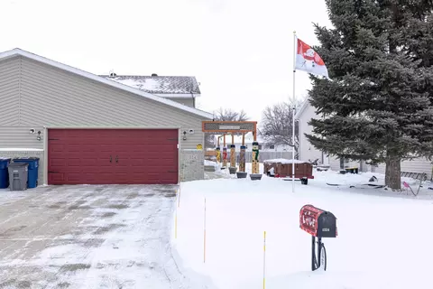 1224 7th St N, Moorhead, MN 56560